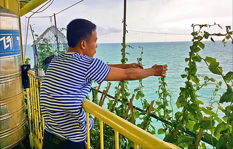 'Cột mốc chủ quyền sống' trên biển - Ảnh 8. hải quân - Ảnh 8.