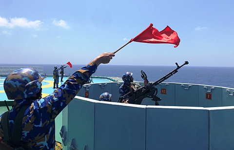 'Cột mốc chủ quyền sống' trên biển - Ảnh 3. hải quân - Ảnh 3.