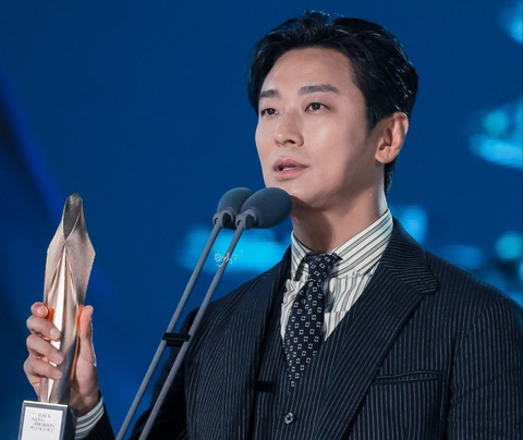 Hành trình 'tái sinh' từ bê bối chất cấm của thị đế Baeksang 2025 Joo Ji Hoon - Ảnh 8. Joo Ji Hoon tái sinh từ bê bối chất cấm, thành thị đế Baeksang - Ảnh 8.