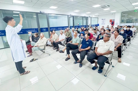 Hành trình ‘Mắt Sáng - Gìn Giữ Tinh Hoa’ - Ảnh 3.