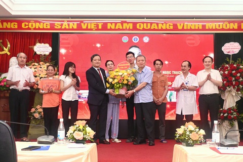 Người phụ nữ Hà Nội ‘hồi sinh’ nhờ người lá phổi được chuyển từ Nam ra Bắc - Ảnh 2. Người phụ nữ ‘hồi sinh’ nhờ lá phổi được chuyển từ Nam ra Bắc - Ảnh 2.