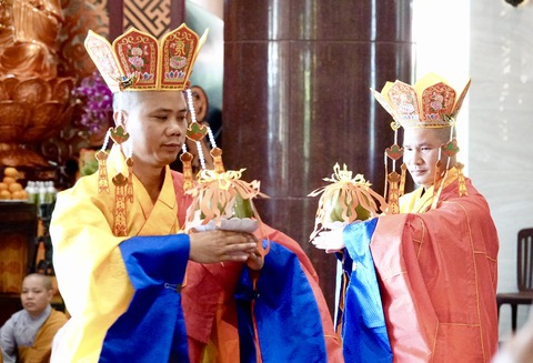 Cầu siêu các anh hùng, liệt sĩ theo nghi lễ Phật giáo 3 miền tại Vesak - Ảnh 3. Cầu siêu các anh hùng, liệt sĩ theo nghi lễ Phật giáo 3 miền tại Vesak - Ảnh 3.