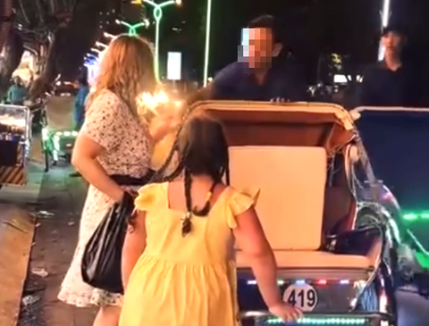 Xác minh clip tài xế xích lô 'giật tiền' trên tay du khách nước ngoài ở Nha Trang - Ảnh 1. Nha Trang - Ảnh 1.