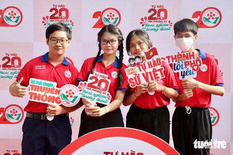 Hoa phượng đỏ - Ảnh 9.