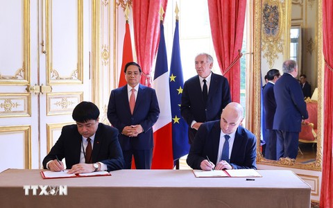 Thủ tướng Phạm Minh Chính hội đàm với Thủ tướng Pháp Francois Bayrou - Ảnh 4. Thủ tướng Phạm Minh Chính hội đàm với Thủ tướng Pháp Francois Bayrou - Ảnh 4.