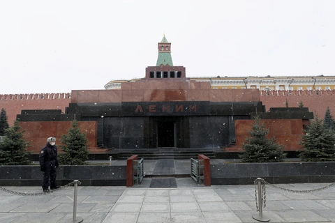 Người Nga xếp hàng viếng lăng Lenin trước khi lăng tạm đóng cửa tu sửa - Ảnh 1. lăng Lenin - Ảnh 1.