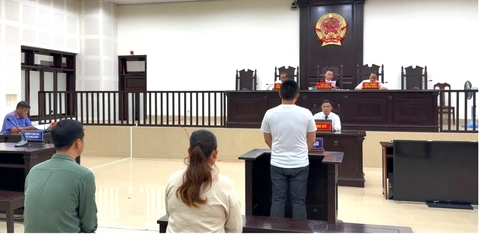 Cho người Trung Quốc đang bị Interpol truy nã ở chui, 3 bị cáo lãnh án - Ảnh 1.