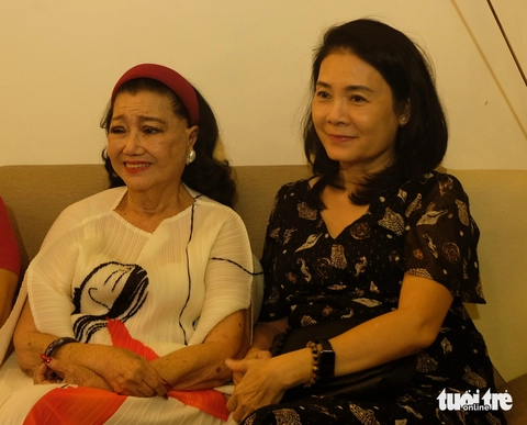 Kim Cương: Má còn sống sẽ rất vui khi Lá sầu riêng được vinh danh - Ảnh 3. Kim Cương nghẹn ngào khi Lá sầu riêng được vinh danh, lại chăm lo đám tang cho nghệ sĩ nghèo - Ảnh 3.