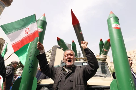 CBS News: Israel sẵn sàng tấn công Iran, Mỹ cảnh báo công dân rời khu vực - Ảnh 1. Iran - Ảnh 1.