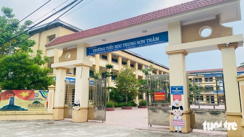 Thầy giáo bị tố gạ tình, đánh đồng nghiệp, đánh bảo vệ nhập viện vẫn được đi dạy? - Ảnh 1.