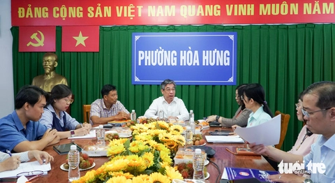 Ông Nguyễn Phước Lộc thị sát ba phường mới quận 10: Đảm bảo không để người dân 'chờ mạng' - Ảnh 4.
