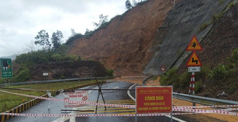 MƯA LỚN - Ảnh 2.