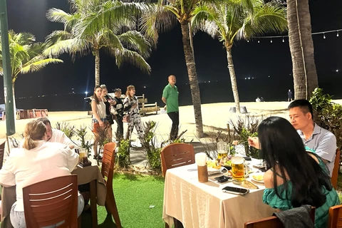 Làm cách nào đánh thức kinh tế, du lịch đêm ở Nha Trang? - Ảnh 2. du lịch - Ảnh 2.