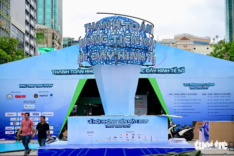 Hối hả trước giờ G, phố đi bộ Nguyễn Huệ sẵn sàng cho đại tiệc 'Ngày không tiền mặt' - Ảnh 14.