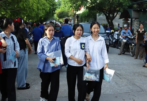 lớp 10 - Ảnh 1.
