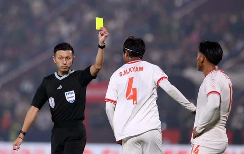 Hai trọng tài Nhật Bản cầm còi vòng áp chót V-League - Ảnh 1.