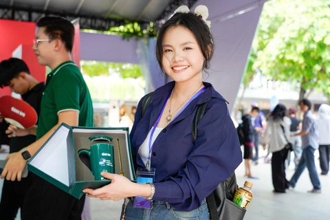 Khán giả ‘Đấu trí với NoTi', nhận quà hấp dẫn tại Ngày không tiền mặt - Ảnh 1. Ngày không tiền mặt - Ảnh 1.