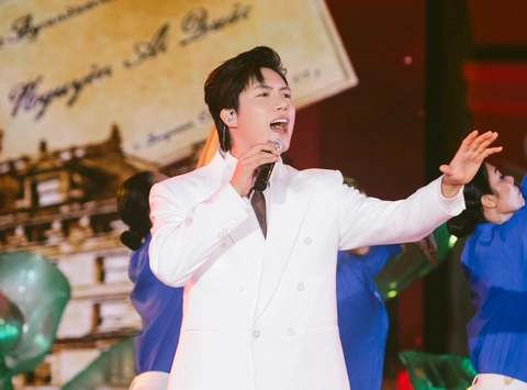 Anh Tú được 'em xinh say hi' LyLy giúp sáng tác ca khúc về Bác Hồ - Ảnh 1. Anh Tú - Ảnh 1.