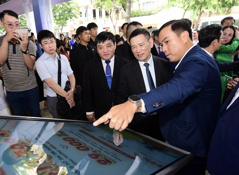 Phó thủ tướng: Phát triển thanh toán không tiền mặt phải song hành với bảo vệ người dùng - Ảnh 1.