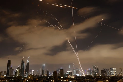 Sáng 15-6: Israel không kích trúng Bộ quốc phòng Iran - Ảnh 4. Iran - Ảnh 5.