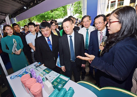 BIDV: Thanh toán không dùng tiền mặt 'cứu nguy' cho môi trường - Ảnh 1.