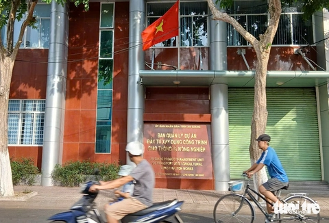 bờ kè - Ảnh 1.