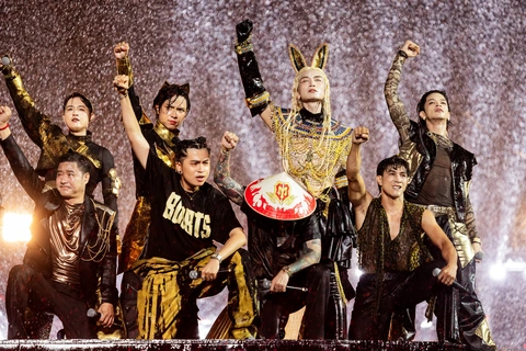 Concert Anh trai vượt ngàn chông gai trong mưa lớn, kêu gọi khán giả 'tắm mưa' - Ảnh 6. Anh trai vượt ngàn chông gai - Ảnh 6.