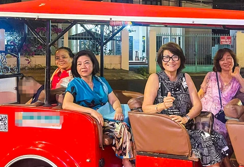 Phú Quốc yêu cầu kiểm tra lại tính an toàn đối với xe điện tuk tuk chở khách du lịch - Ảnh 1.