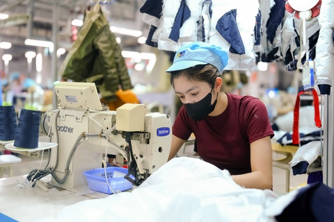 Tiền lương tối thiểu vùng mới ở TP.HCM và Hà Nội thay đổi từ 1-7 - Ảnh 1. Từ 1-7, tiền lương tối thiểu vùng ở xã phường TP.HCM, Hà Nội có nhiều thay đổi - Ảnh 1.