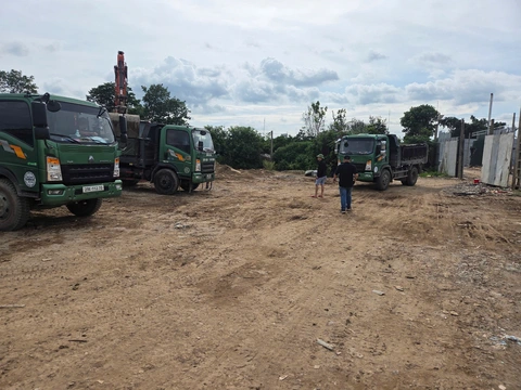Vụ ngang nhiên san lấp đất nông nghiệp: Chính quyền địa phương vào cuộc - Ảnh 1.