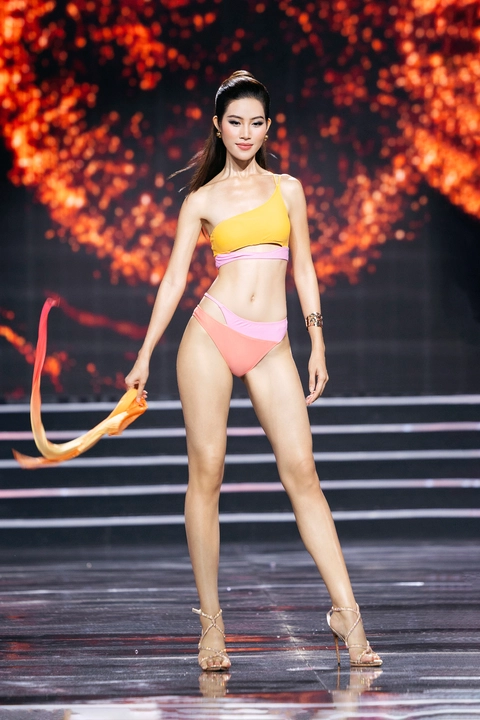 Lần đầu á hậu có sân khấu final walk tại Miss Cosmo Vietnam - Ảnh 5. Miss Cosmo Vietnam - Ảnh 5.