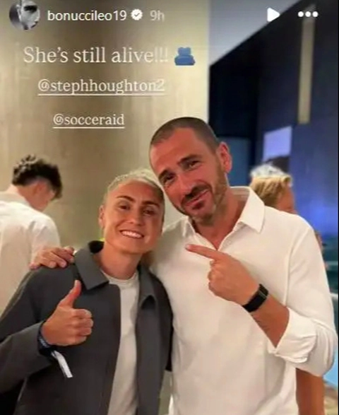 Bonucci gây sốt với pha tắc bóng 'bình đẳng giới' - Ảnh 2.