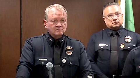 Cảnh sát trưởng Los Angeles khẳng định không hề 'cầu cứu' như ông Trump nói - Ảnh 1.