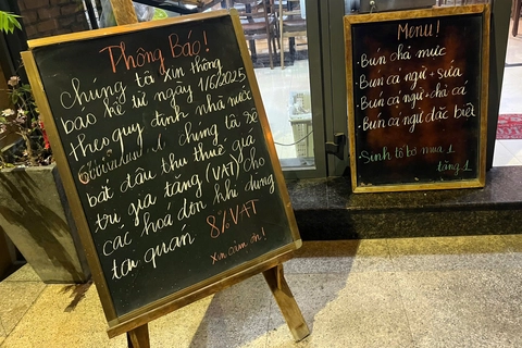 Nhiều hộ kinh doanh bắt đầu thông báo tính VAT vào hóa đơn của khách - Ảnh 1.