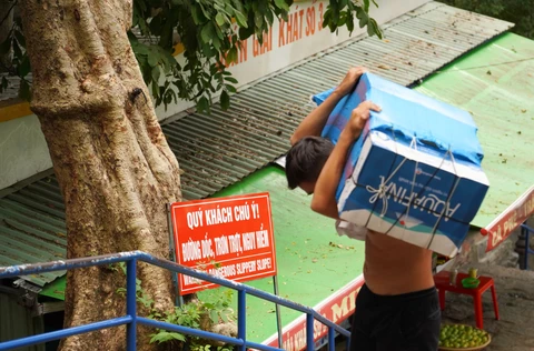 Những người phu khuân vác trên núi thiêng Bà Đen - Ảnh 3. núi bà đen - Ảnh 3.