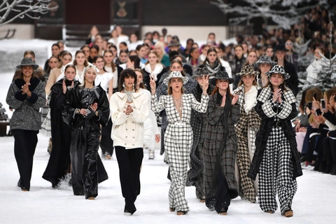 Paris Fashion Week: Ai cũng muốn một chỗ ngồi, nhưng không phải ai cũng có - Ảnh 2.
