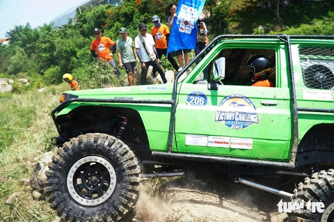 Hấp dẫn xem xe địa hình vượt dốc, lội nước trên bãi biển Nha Trang - Ảnh 3. Nha Trang - Ảnh 3.