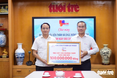tàu cấp cứu đường thủy - Ảnh 1.