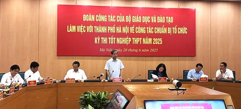 Bộ trưởng Nguyễn Kim Sơn kiểm tra chuẩn bị thi tốt nghiệp THPT tại Hà Nội - Ảnh 1.