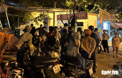 Xe ben tông vào quán cà phê, 1 người chết - Ảnh 2. xe ben - Ảnh 2.