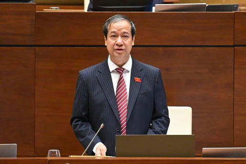 Chất vấn Bộ trưởng Nguyễn Kim Sơn: Đại biểu mong sớm chấm dứt ‘kỳ thi kinh hoàng’ vào lớp 10 - Ảnh 1. Chất vấn Bộ trưởng Nguyễn Kim Sơn: Đại biểu mong sớm chấm dứt ‘kỳ thi kinh hoàng’ vào lớp 10 - Ảnh 1.