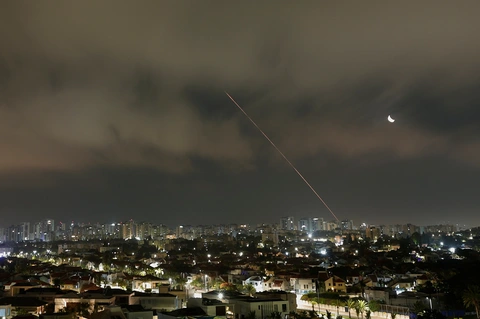 Iran tiếp tục tấn công tên lửa vào Israel; Phát hiện nhiễm xạ tại cơ sở hạt nhân Natanz - Ảnh 2. Iran - Ảnh 2.