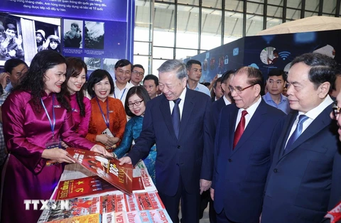 Tổng Bí thư Tô Lâm dự Lễ kỷ niệm 100 năm Ngày Báo chí cách mạng Việt Nam - Ảnh 1. Tổng Bí thư - Ảnh 5.