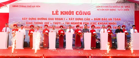 Khởi công dự án đường dẫn ra cảng tổng hợp TP Hà Tiên - Ảnh 1.