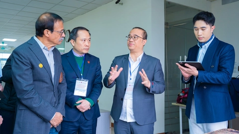 Trường đại học Kinh tế, Đại học Quốc gia Hà Nội đạt kiểm định ACBSP bốn chương trình đào tạo - Ảnh 3.