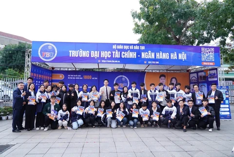 Trường ĐH Tài chính - Ngân hàng Hà Nội - Ảnh 6.