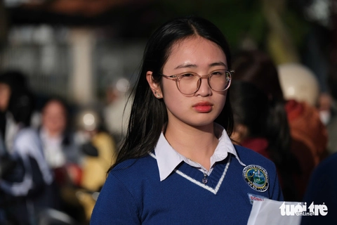 Sáng nay, sĩ tử thi môn văn kỳ thi tốt nghiệp THPT 2025 - Ảnh 9. thi tốt nghiệp - Ảnh 13.