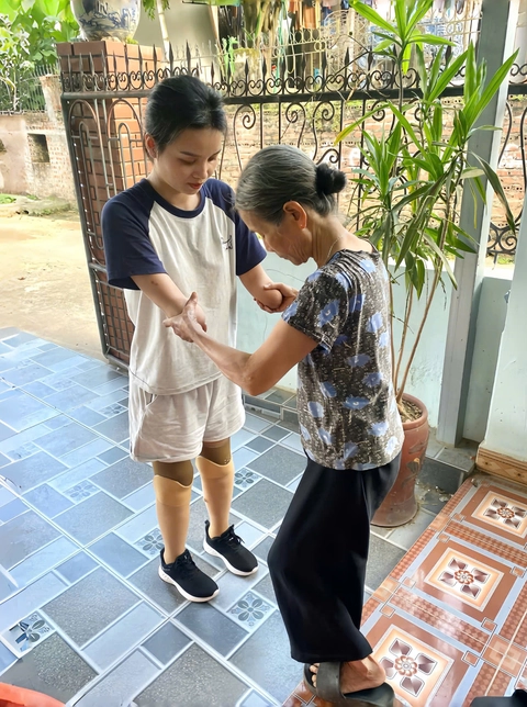 Người mẹ không tay chân vượt vực thẳm cuộc đời - Ảnh 3. Người mẹ không tay chân vượt vực thẳm cuộc đời - Ảnh 3.