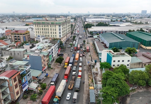 Hơn 10km quốc lộ 1 ùn nghiêm trọng, cửa ngõ TP.HCM nghẽn từ sáng đến chiều - Ảnh 6.