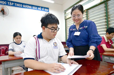 Thi tốt nghiệp THPT 2025: 2 bộ đề thi cho 2 đối tượng - Ảnh 4.